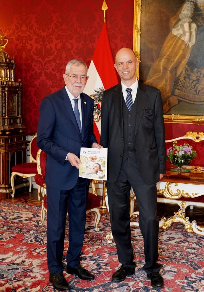 ifz_Christian Lagger und Bundespräsident Alexander van der Bellen_Web